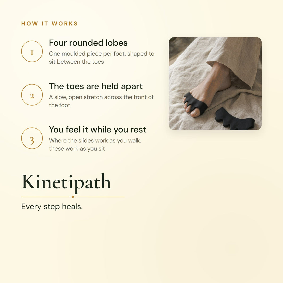 How the Reflex toe spacers work: four rounded lobes hold the toes apart for a slow, open stretch across the front of the foot